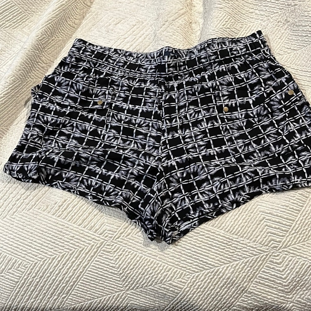 NEW Womens Gap Viscose black white shorts size medium loose